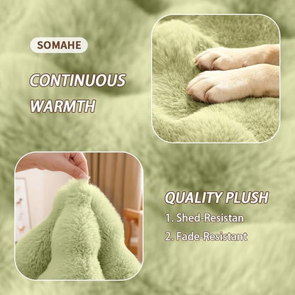 SOMAHE Self-Warming Dog Bed, Plush Faux Fur Mat with Anti-Slip Bottom, Ultra Soft Heated Pet Bed for Medium Large Dogs, Cozy Fluffy Pad for Carriers Couch Crate, Machine Washable, 35 x 27 Inch Green