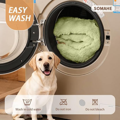 SOMAHE Self-Warming Dog Bed, Plush Faux Fur Mat with Anti-Slip Bottom, Ultra Soft Heated Pet Bed for Medium Large Dogs, Cozy Fluffy Pad for Carriers Couch Crate, Machine Washable, 35 x 27 Inch Green