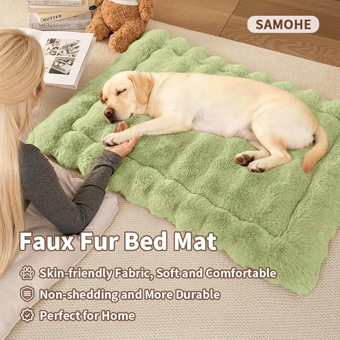 SOMAHE Self-Warming Dog Bed, Plush Faux Fur Mat with Anti-Slip Bottom, Ultra Soft Heated Pet Bed for Medium Large Dogs, Cozy Fluffy Pad for Carriers Couch Crate, Machine Washable, 35 x 27 Inch Green