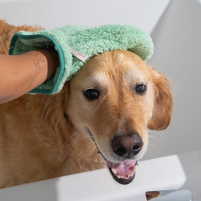Two Tails Pet Company Pet N’ Dry Microfiber Gloves, Absorbent Dog Drying and Washing Gloves for Paws, Faces, and Coats, Soft, Lightweight, Fast Drying, Gentle on Sensitive Fur, Grooming Dog Supplies